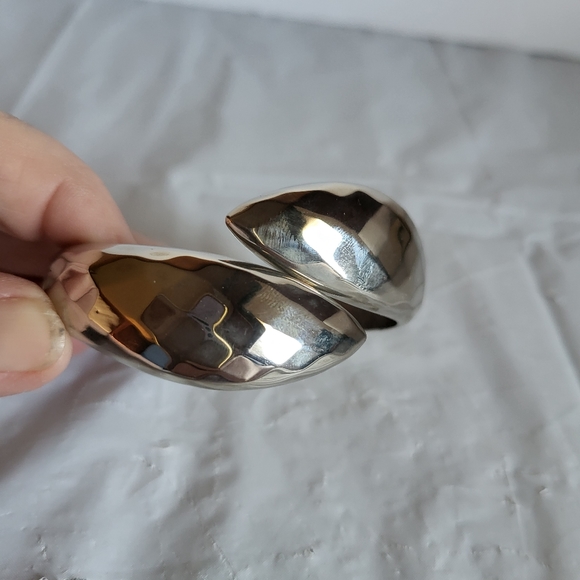 Silver Tone Diamond-Textured Hinged Double Cuff Bracelet 2.6 in Diameter Overlap - Picture 4 of 6